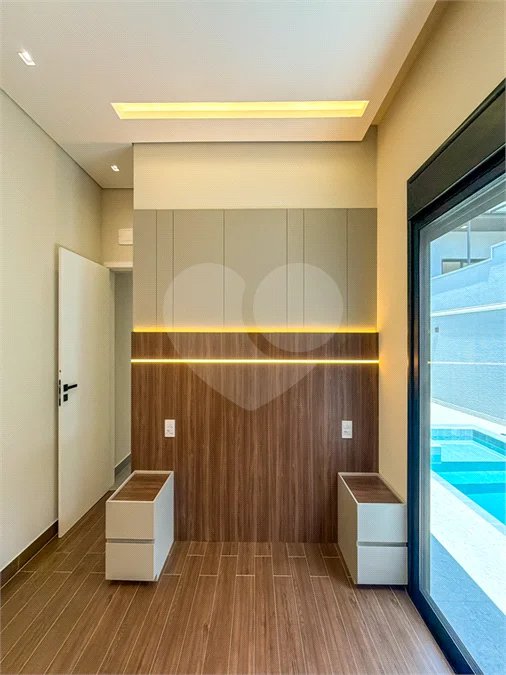 Casa Térrea Evidências - Indaiatuba/SP - R$ 1.950.000,00 - Área Total 307,33 m² - Área Construída 201,90 m² - TÉRREA - 03 suítes sendo a master com closet; Escritório; Lavabo; Cozinha com cooktop, forno, micro-ondas e coifa; Móveis planejados na hall de entrada, sala, escritório, cozinha, gourmet, s