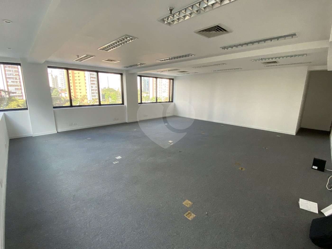 Conjunto comercial com 146m², 3 vagas, à venda no Brooklin