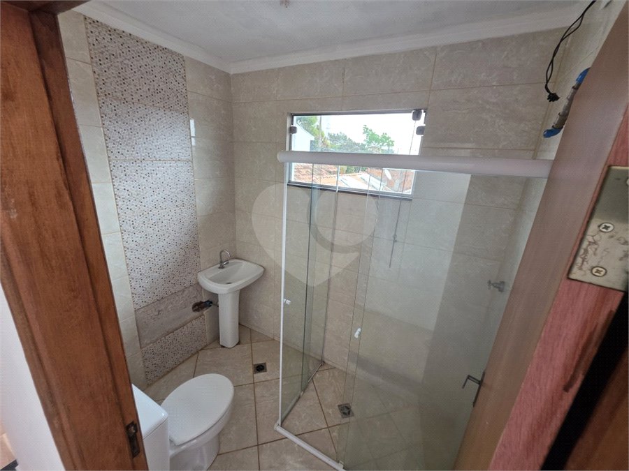Casa térrea à venda no Douradinho com 2 quartos e edícula com mais dois quartos e 2 banheiros.