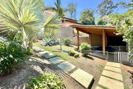 Casa à venda com 4 quartos, sendo 3 suítes, no condomínio Vilarejo, Carapicuíba - SP