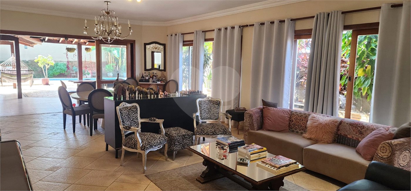 Casa à venda com 4 quartos, sendo 2 suítes, no condomínio Delle Stelle, Louveira - SP