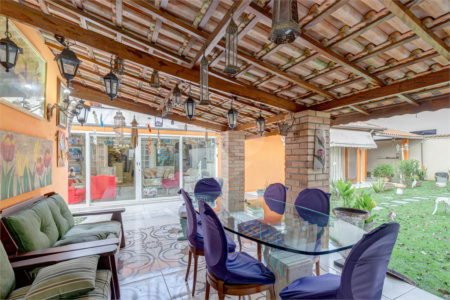 Casa Térrea à venda com 4 quartos, sendo 3 suítes, em Interlagos, São Paulo, SP