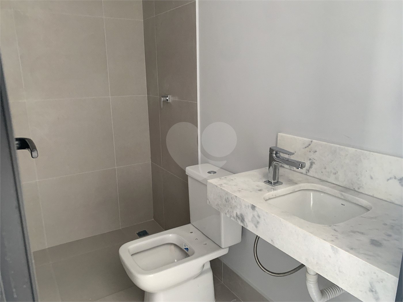 Casa à venda ou para alugar com 4 quartos, sendo 3 suítes, no condomínio Alphaville Nova Esplanada 1, Votorantim - SP