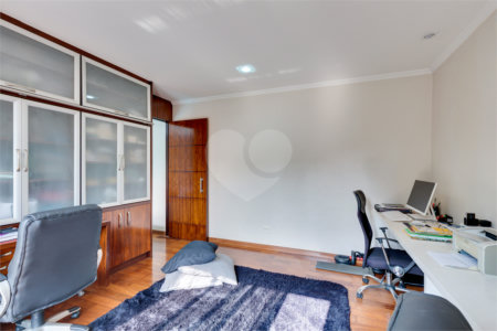 Casa à venda com 3 suítes no condomínio Vila Versalhes, São Paulo - SP