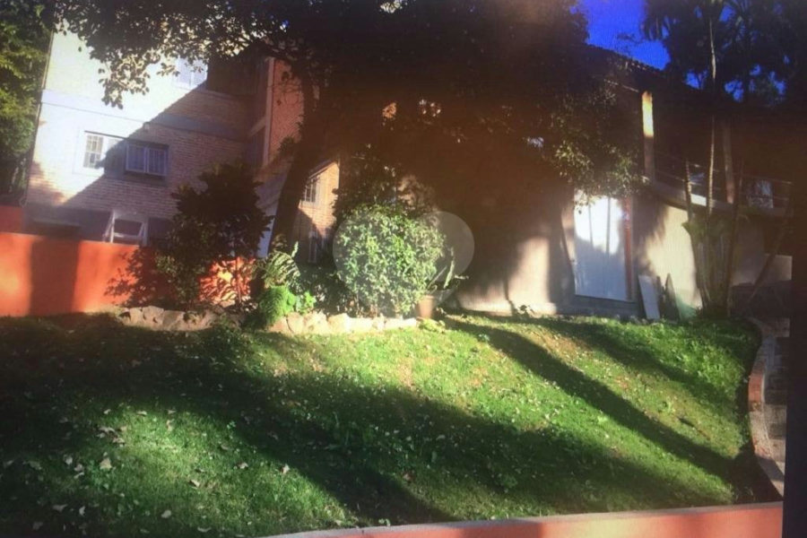 Sobrado à venda com 4 quartos, sendo 2 suítes, em Jaraguá, São Paulo, SP