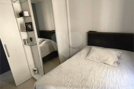 Apartamento de 60m2 na Saúde com 2 dorms, 1 suíte, 2 banheiros, 2 vagas. Estuda permuta.