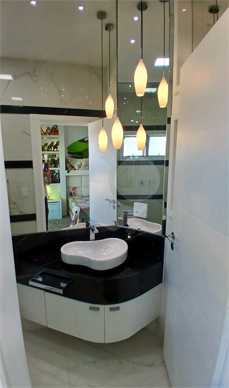 Casa à venda com 3 suítes no condomínio Figueira Garden, Atibaia - SP