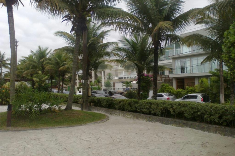 Sobrado à venda com 5 suítes em Enseada, Bertioga, SP