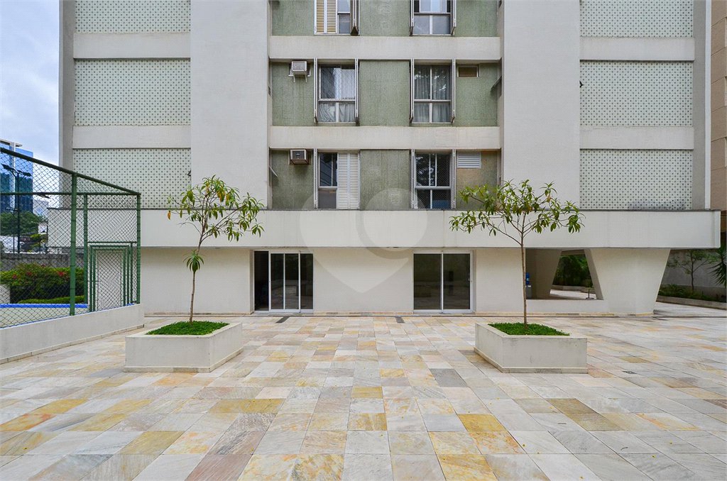 Apartamento à venda com 3 quartos, sendo 1 suíte,  em Itaim Bibi, São Paulo, SP