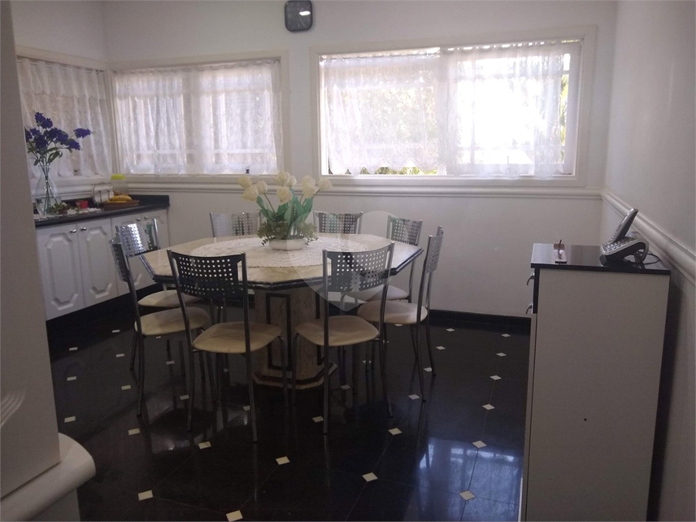 Casa à venda com 4 quartos, sendo 2 suítes, no condomínio Osato, Atibaia - SP