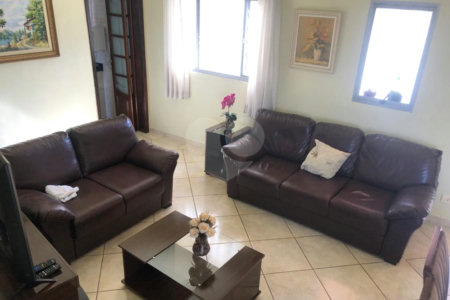 Casa à venda com 3 quartos, sendo 2 suítes,  em Jardim do Lago, Atibaia, SP