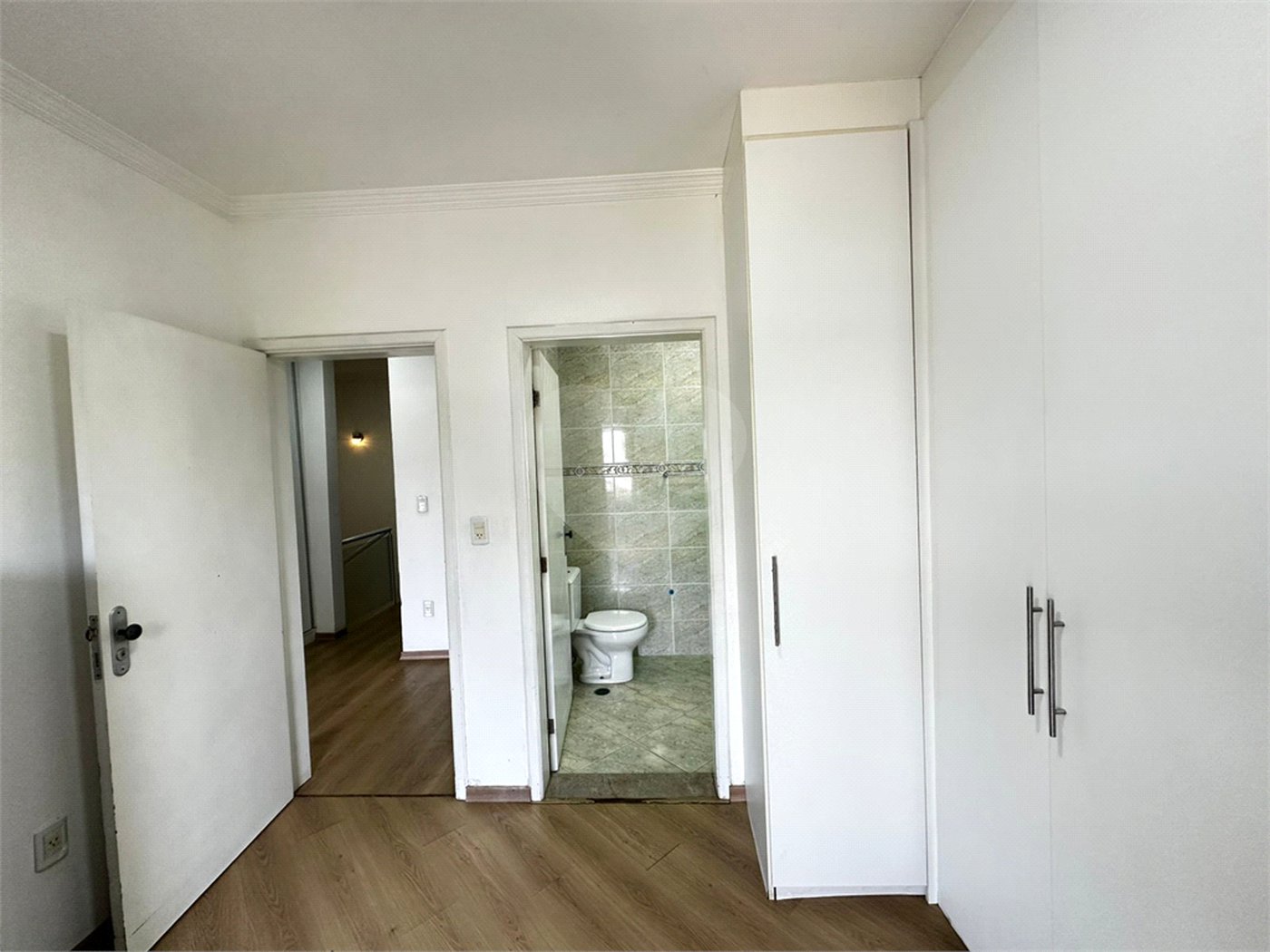 Sobrado à venda com 4 quartos, sendo 3 suítes,  em Vila Áurea, Poá, SP