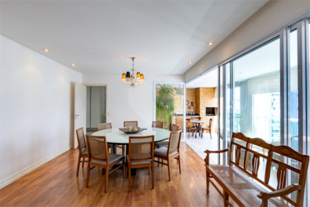 Apartamento à venda com 3 suítes em Campo Belo, São Paulo, SP