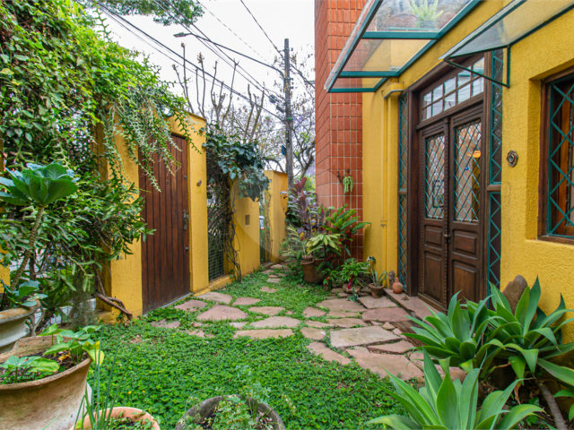 Casa à venda com 3 quartos, sendo 1 suíte,  no condomínio Jardim Hipico, São Paulo - SP