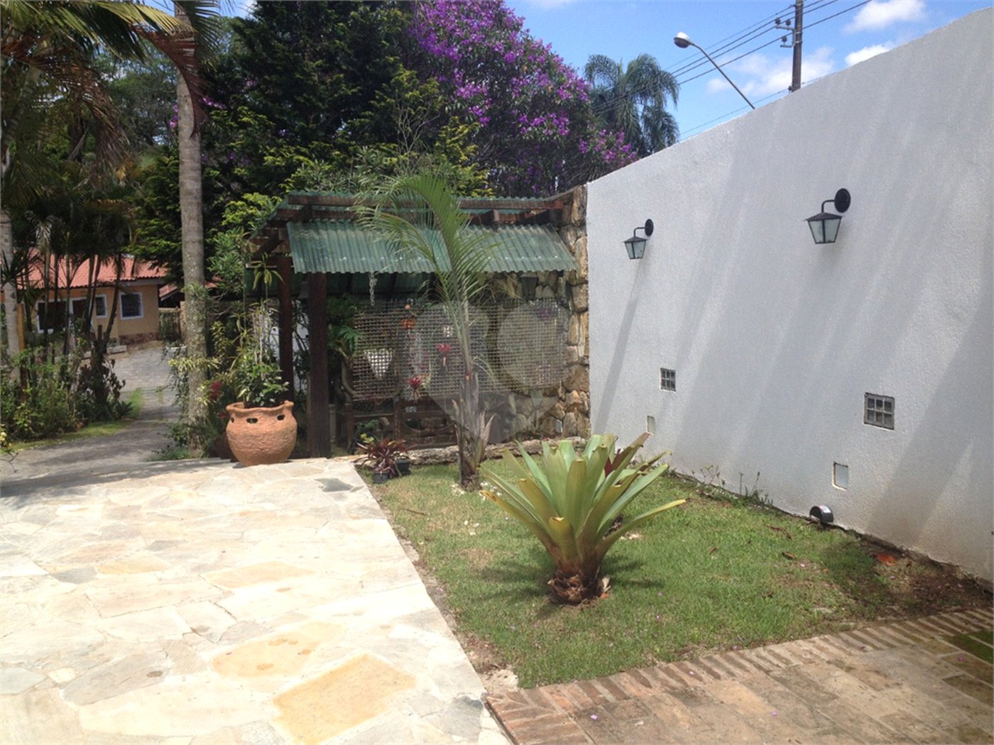 Casa à venda ou para alugar com 5 quartos, sendo 1 suíte, em Cumbari, Mairiporã, SP