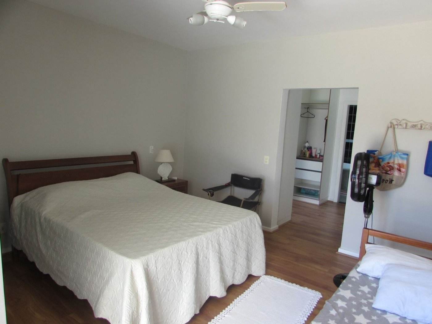 Casa de Alto Padrão com 5 Suítes e Lazer Completo– Guarujá