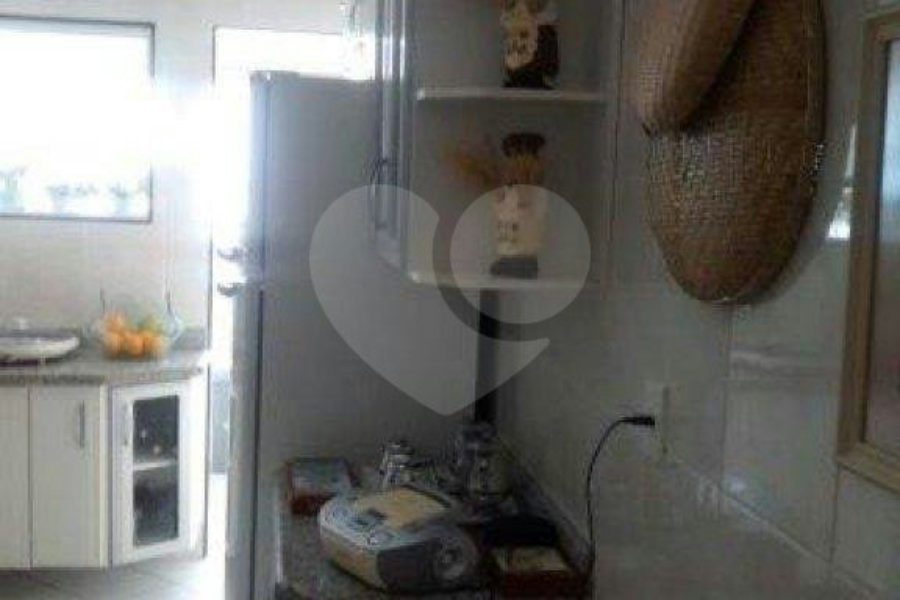 Apartamento à venda com 2 quartos, sendo 1 suíte, em Vila Tupi, Praia Grande, SP