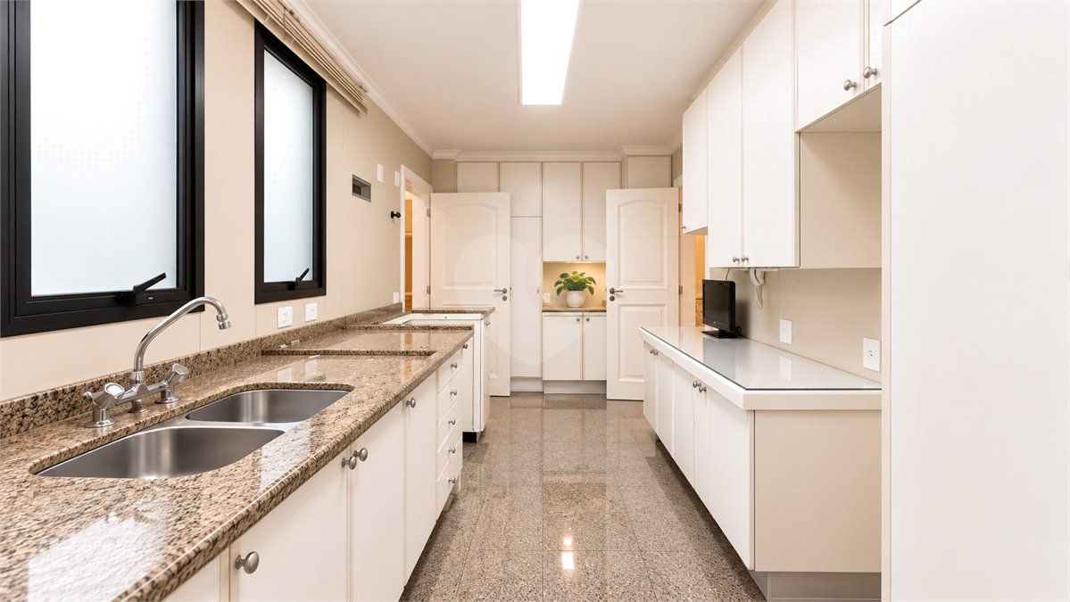 Apartamento à venda com 4 quartos, sendo 2 suítes,  em Brooklin Paulista, São Paulo, SP