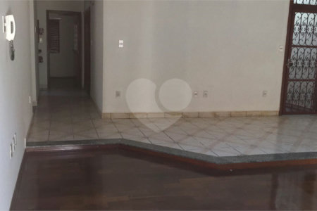 Sobrado à venda com 6 quartos, sendo 3 suítes, em Jardim Refúgio, Sorocaba, SP