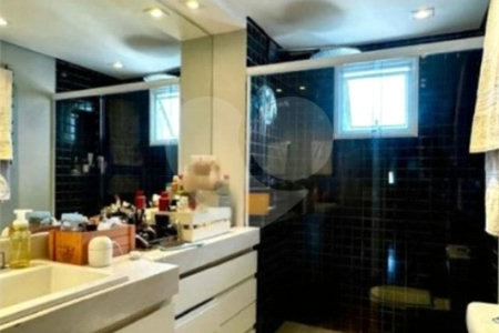 Cobertura à venda com 3 suítes em Vila Olímpia, São Paulo, SP