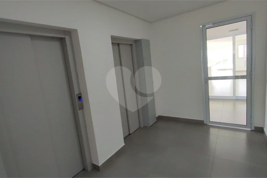Vende-se apartamento no Edifício Residencial Flor do Ipê