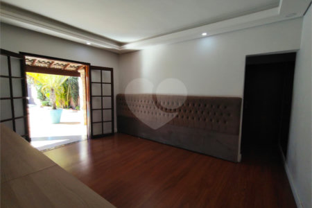Casa Térrea à venda com 4 quartos, sendo 1 suíte, em Vila Mazzei, Itapetininga, SP