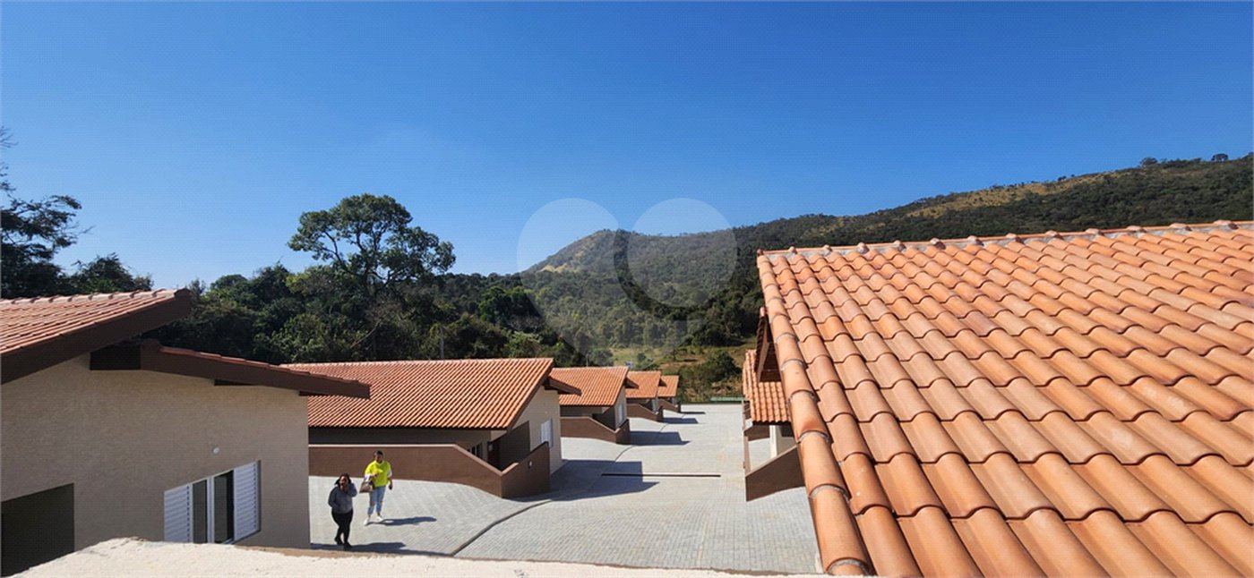 Casa para alugar com 2 suítes no condomínio Vilagio, Atibaia - SP
