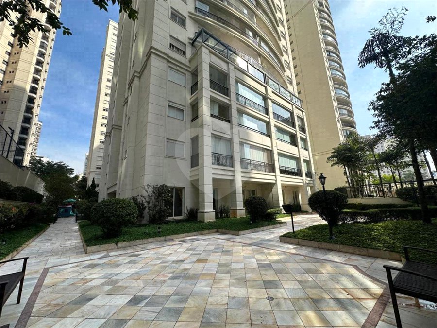 Apartamento à venda com 3 quartos, sendo 1 suíte, em Indianópolis, São Paulo, SP