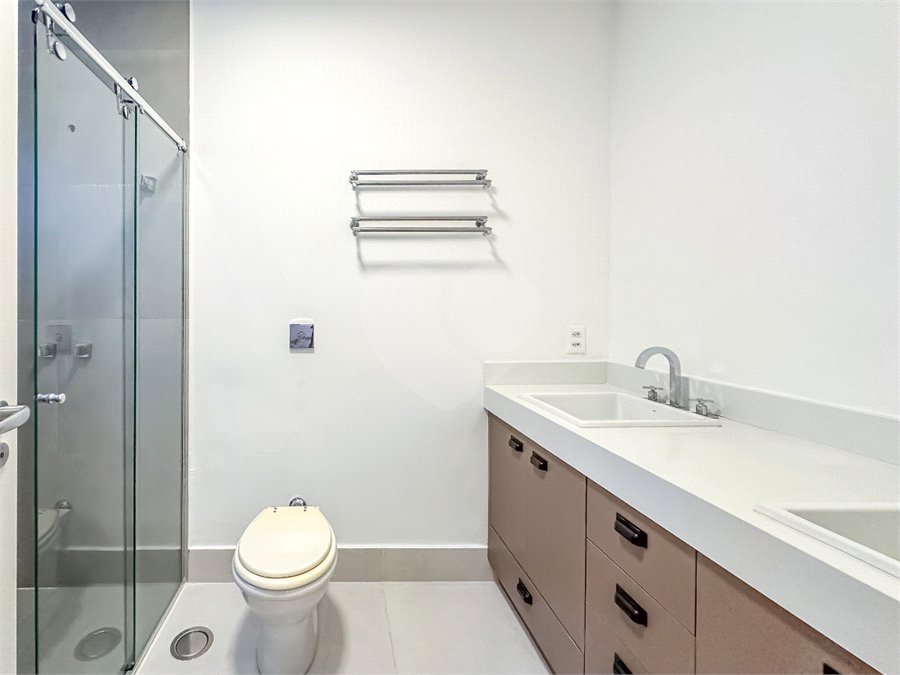 Casa à venda com 4 quartos, sendo 3 suítes, no condomínio Village Place, São Paulo - SP