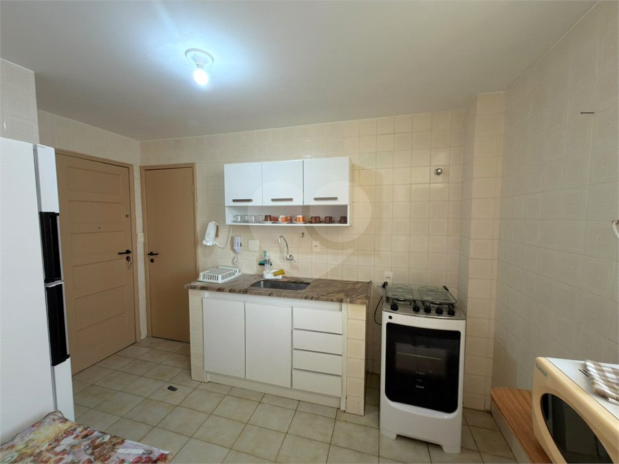 Cobertura à venda com 4 quartos, sendo 2 suítes,  em Braga, Cabo Frio, RJ