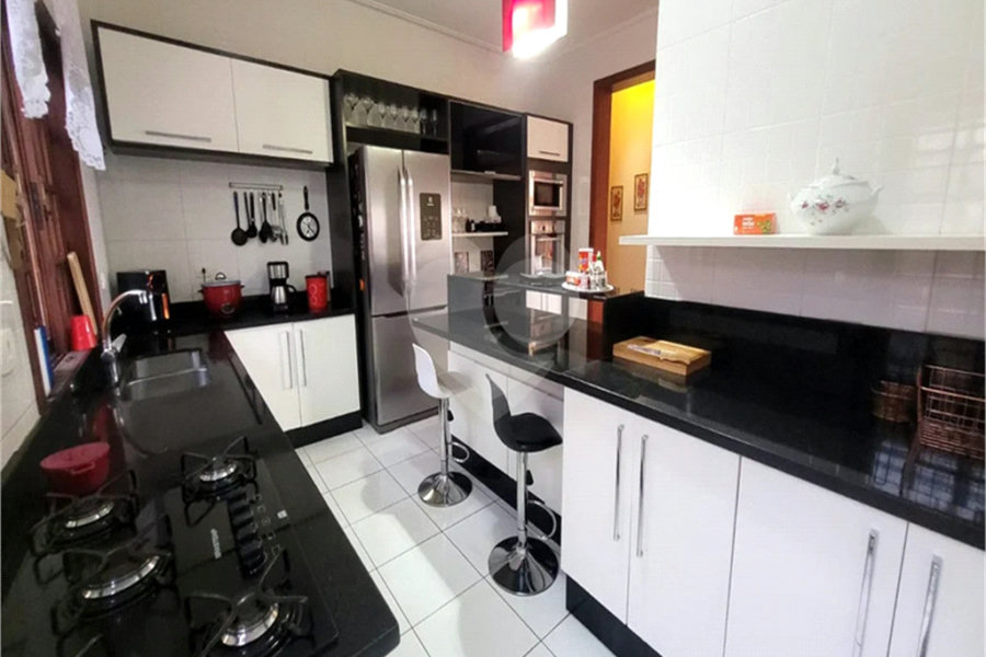 Casa à venda com 4 quartos, sendo 1 suíte, no condomínio Alpes da Cantareira, Mairiporã - SP