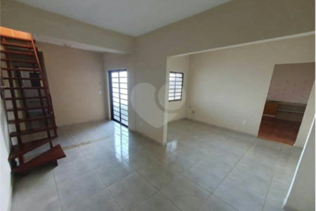 Casa à venda com 3 quartos, sendo 1 suíte, no Centro, Ouro Fino, MG