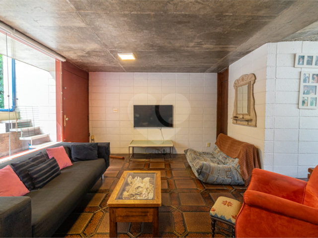 Casa de Vila à venda com 3 quartos, sendo 1 suíte,  em Chácara Monte Alegre, São Paulo, SP