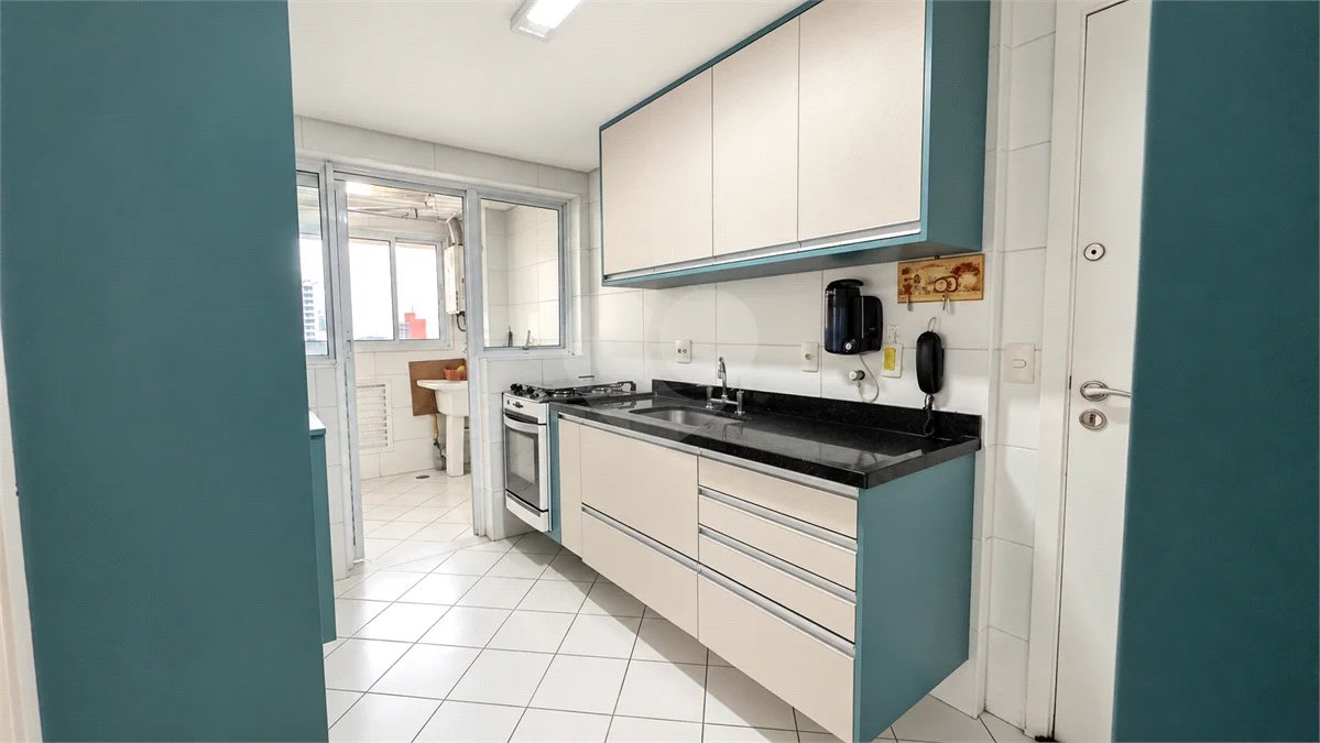 Apartamento à venda com 3 quartos, sendo 1 suíte, em Jardim das Acácias, São Paulo, SP