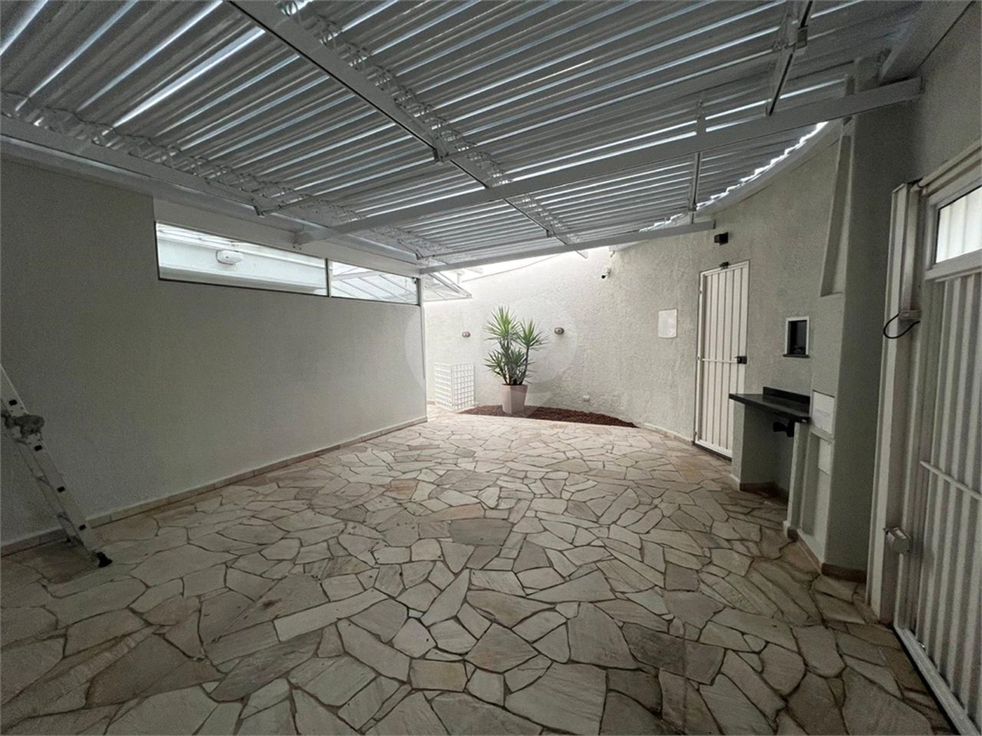 Casa à venda com 3 quartos, sendo 1 suíte,  em Vila Suissa, Mogi das Cruzes, SP
