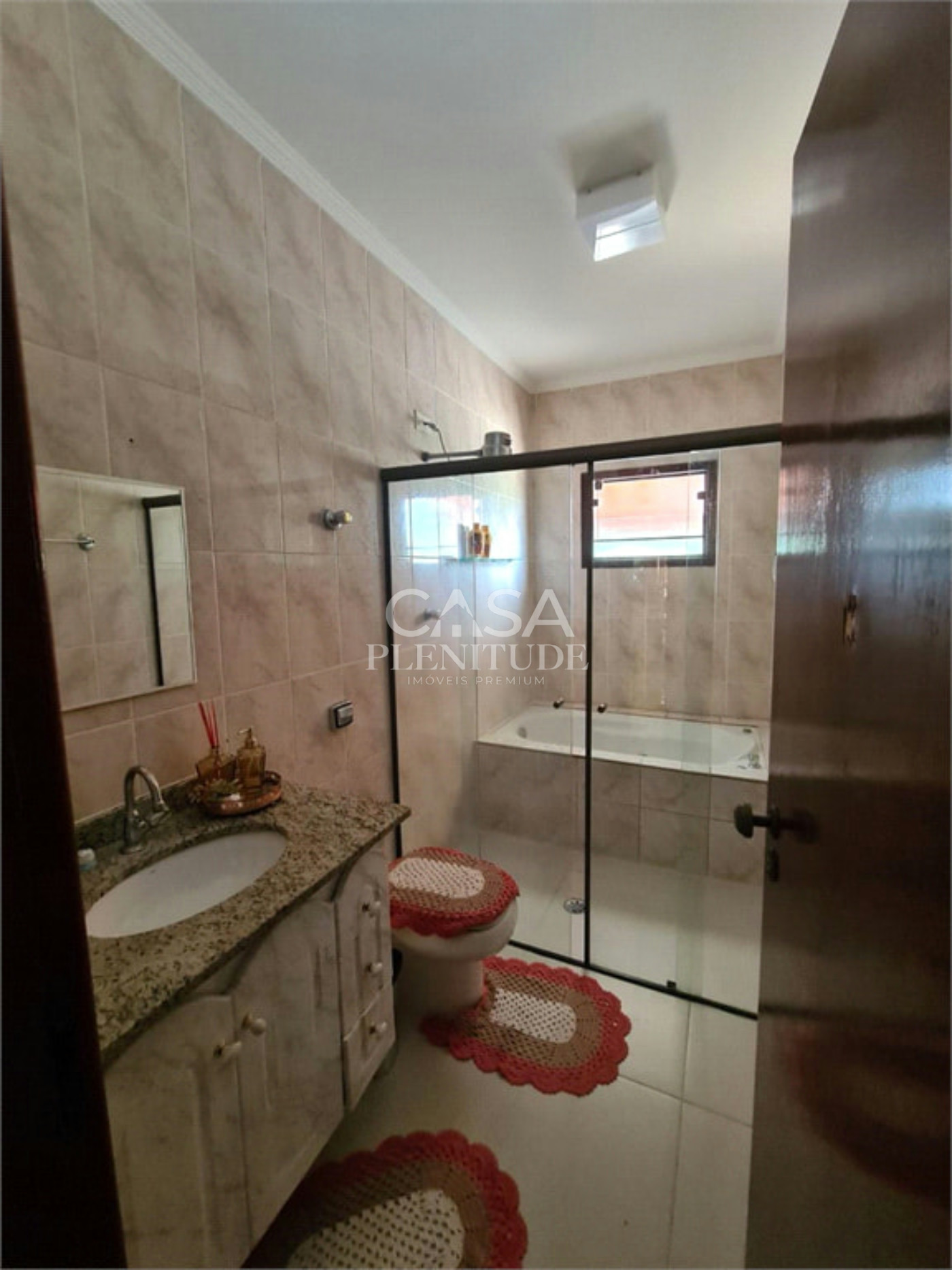 Casa em condomínio à venda com 4 quartos, sendo 3 suítes,  em Granja Olga II, Sorocaba, SP