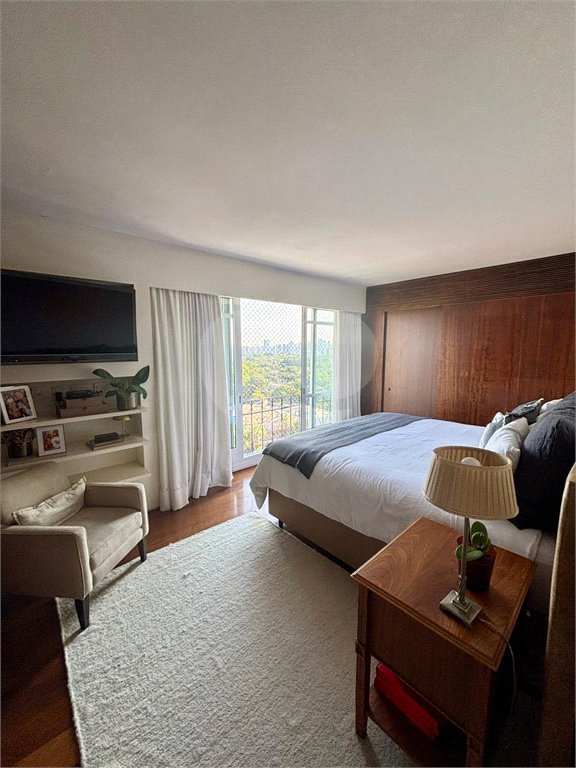 Apartamento à venda com 3 quartos, sendo 1 suíte, em Cerqueira César, São Paulo, SP