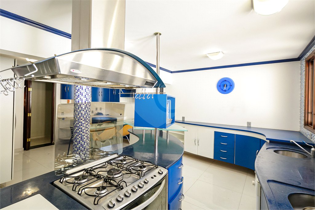 Casa com 4 quartos e ótimo espaço em local nobre no Alto da Boa Vista