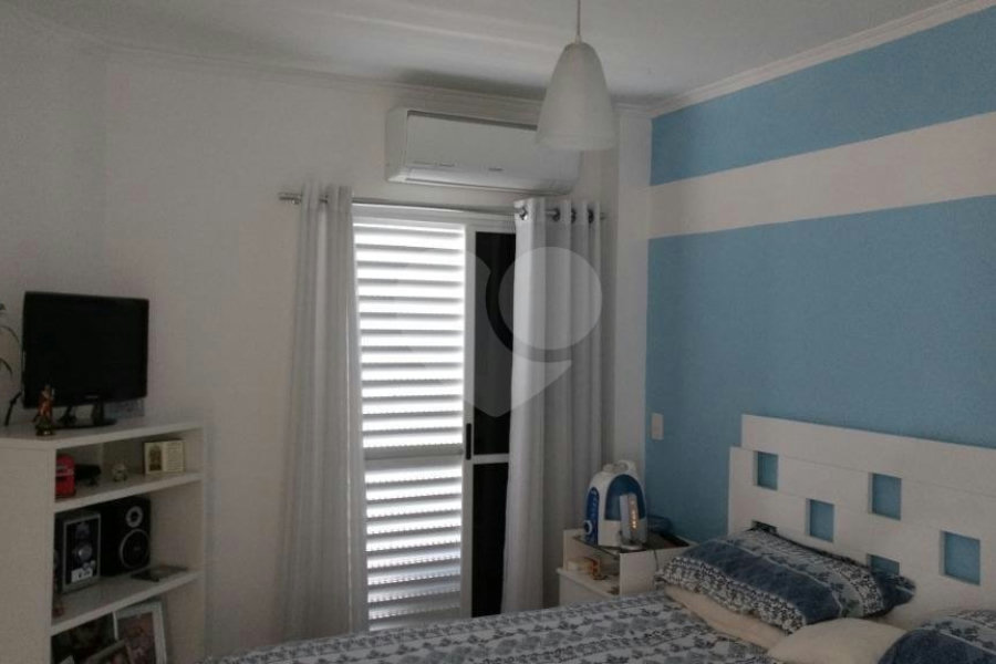 Casa à venda com 3 quartos, sendo 1 suíte, no condomínio Residencial Água Fria, São Paulo - SP