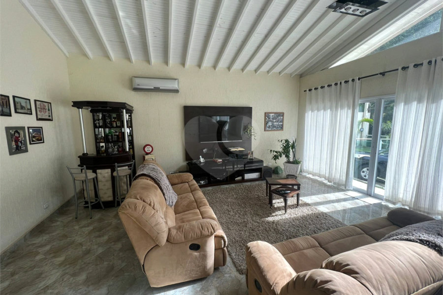 Casa à venda com 4 suítes no condomínio Parque Petrópolis 4 Secção, Mairiporã - SP