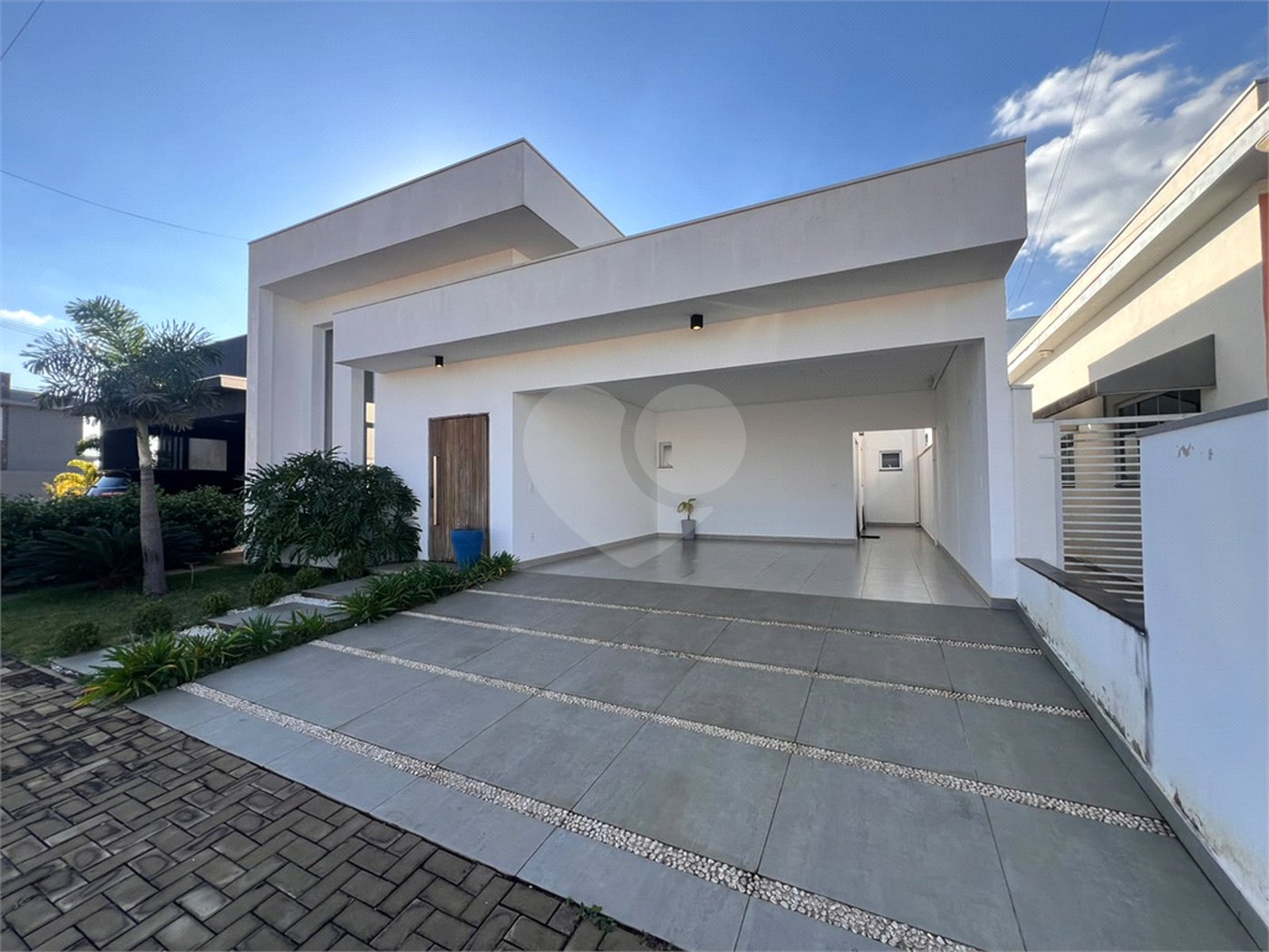 Casa à venda com 3 quartos, sendo 2 suítes, no condomínio Golden, Itapetininga - SP