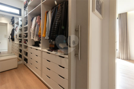 Apartamento à venda com 4 quartos, sendo 2 suítes,  em Jardim Parque Morumbi, São Paulo, SP