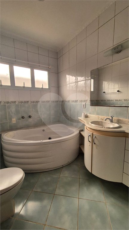Casa para alugar com 3 quartos, sendo 1 suíte, no condomínio Recanto dos Paturis, Vinhedo - SP