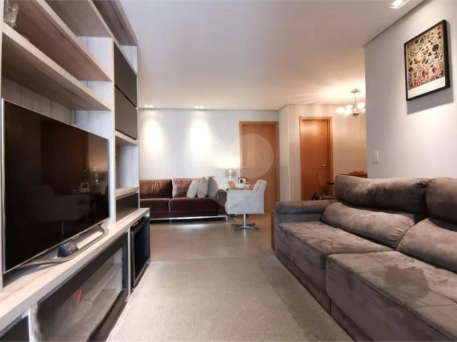 Apartamento à venda com 3 quartos, sendo 1 suíte,  em Morumbi, São Paulo, SP