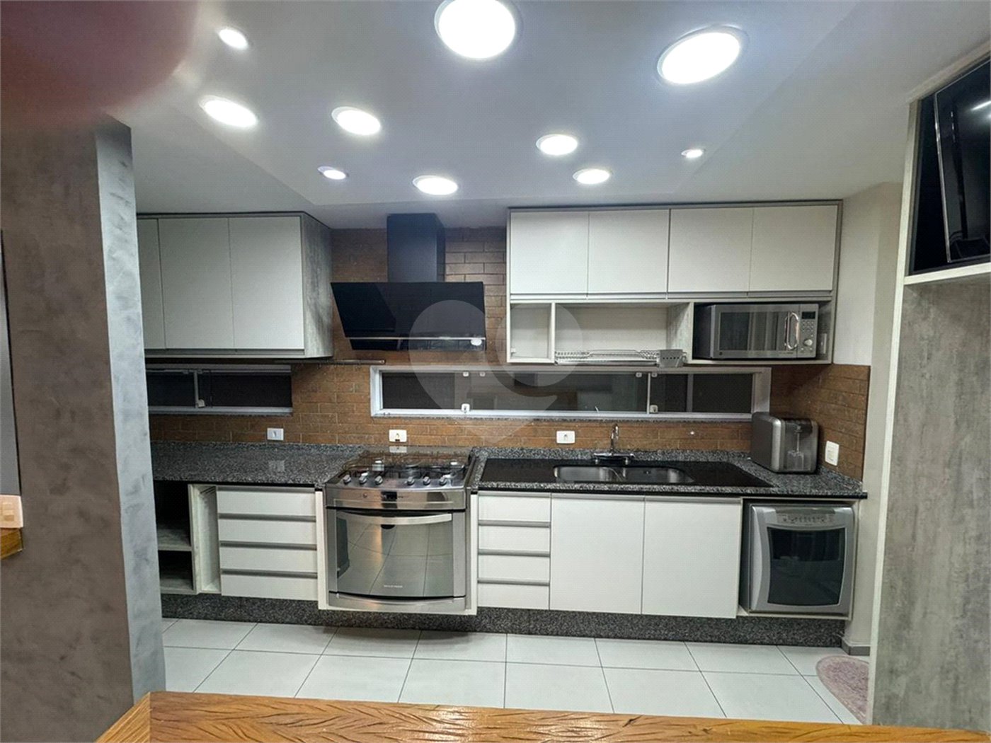 Casa à venda com 3 suítes no condomínio Brisa 1, Mogi das Cruzes - SP