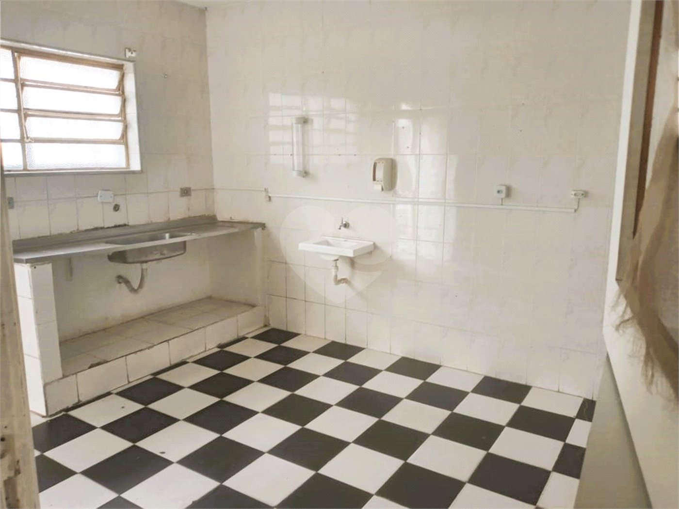 Casa à venda ou para alugar com 7 quartos, sendo 2 suítes, em Jardim Peri Peri, São Paulo, SP