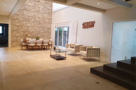 CASA A VENDA NO URBANOVA, CONDOMINIO JAGUARY, 4 DORMITORIOS, 4 SUITES, 5 VAGAS, PISCINA, SJC