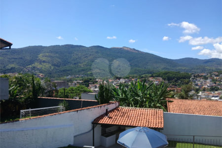 Casa à venda com 3 quartos, sendo 1 suíte,  em Recreio Maristela, Atibaia, SP