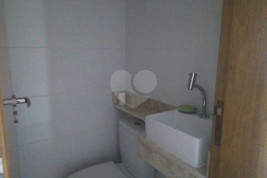 Casa à venda com 3 quartos, sendo 1 suíte, no condomínio Professora Romilde Nogueira de Sá, São Paulo - SP