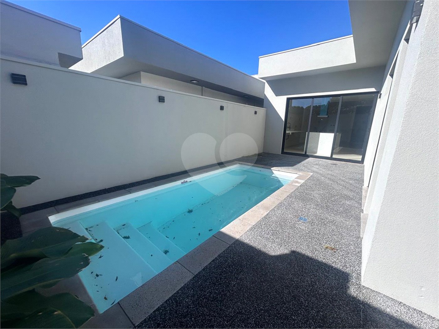Casa em condomínio a venda.